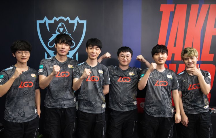 在压力下的 在压力下的