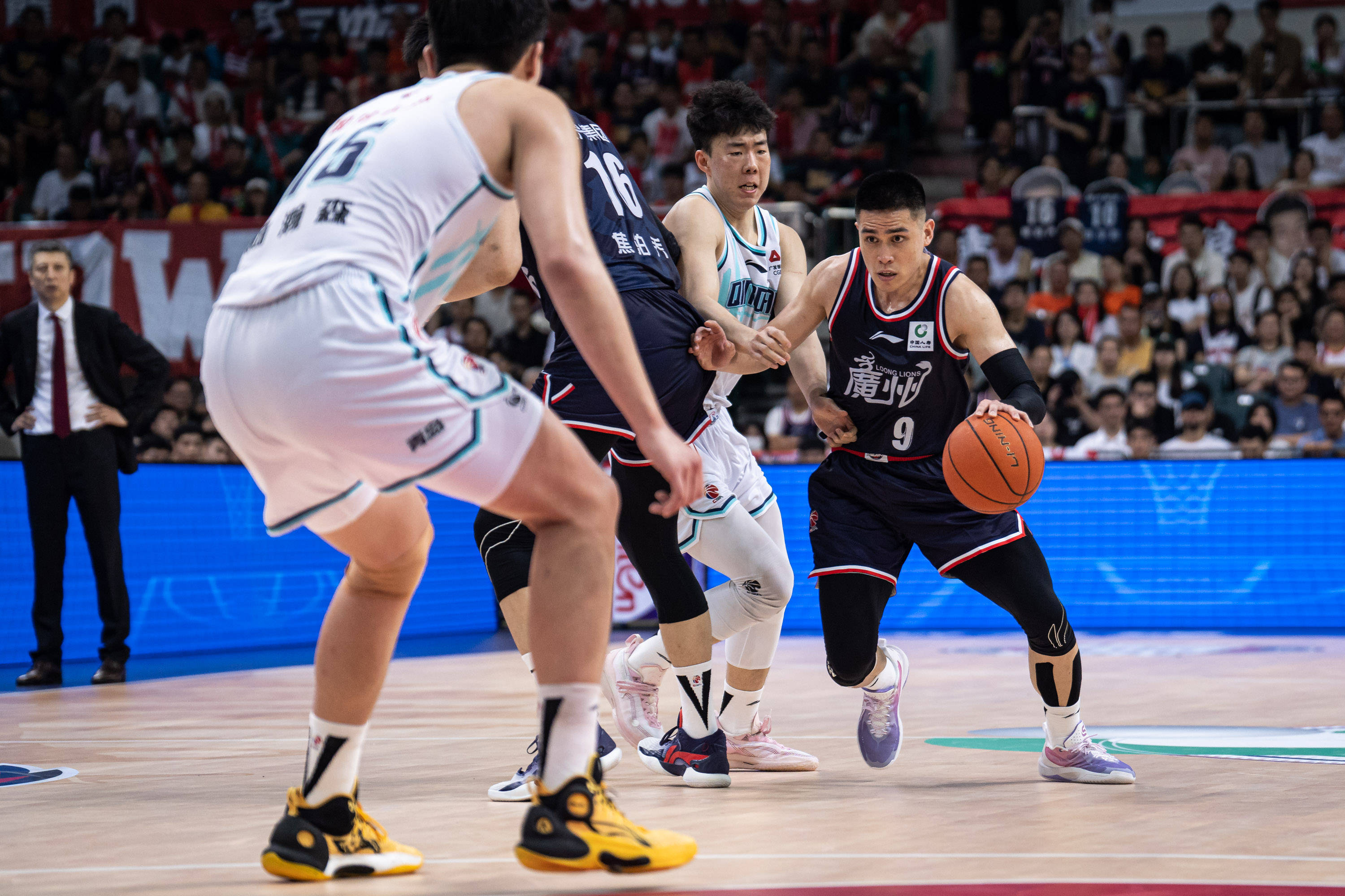 形成三角站 形成三角站